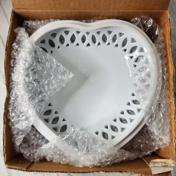 Vintage Porcelain Heart Large Trinket Gift Box White Lace Lattice - Picture 8 of 8